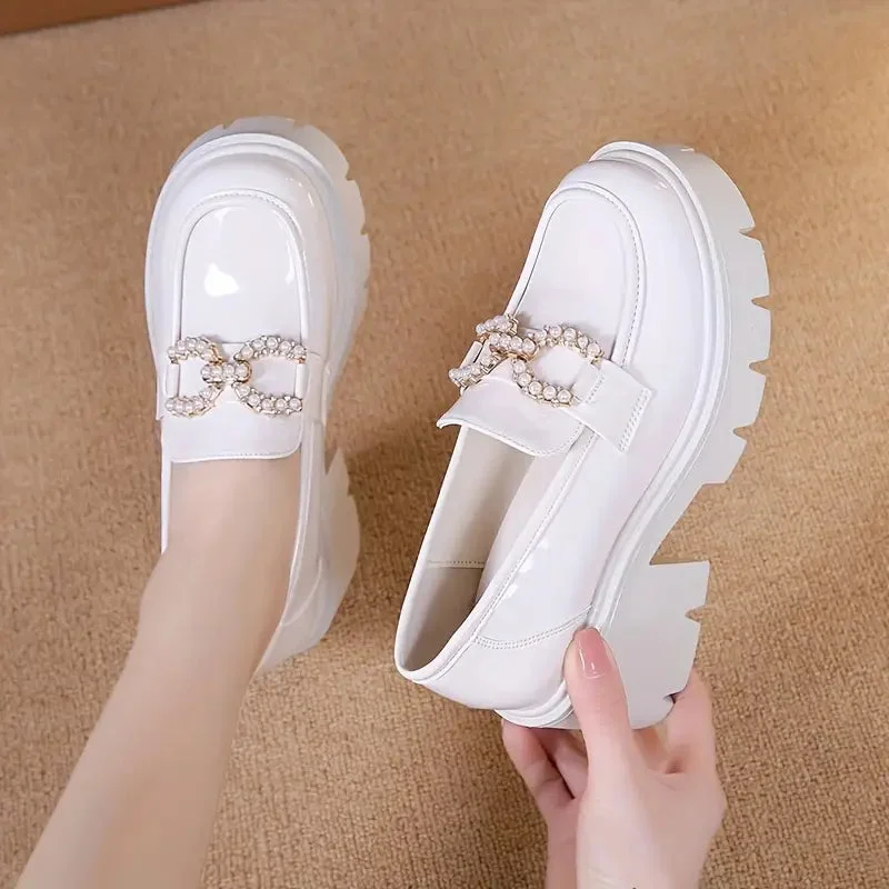 Pearl Chain Glossy Loafers