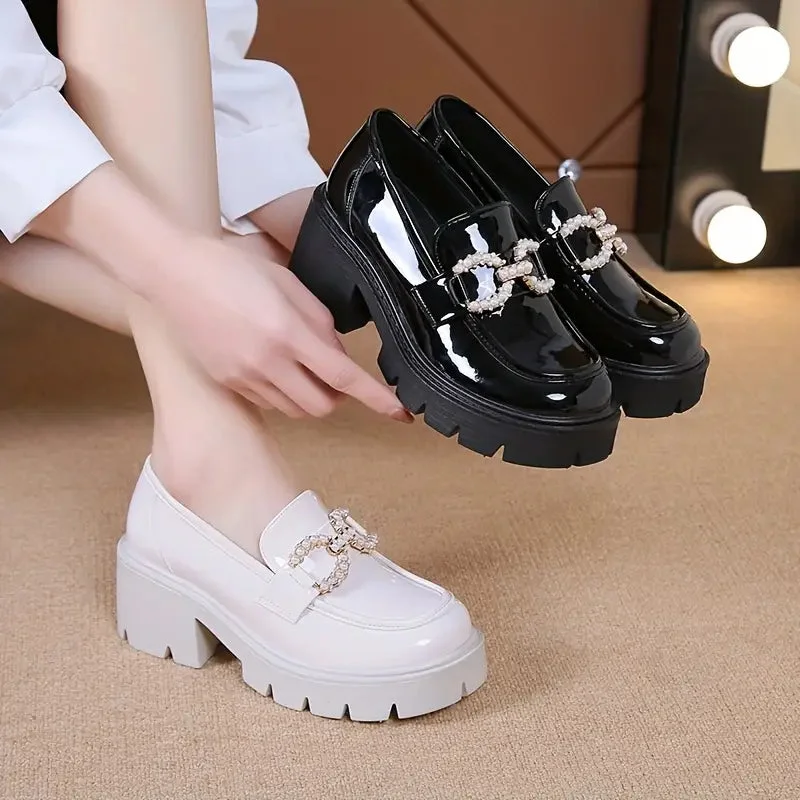 Pearl Chain Glossy Loafers